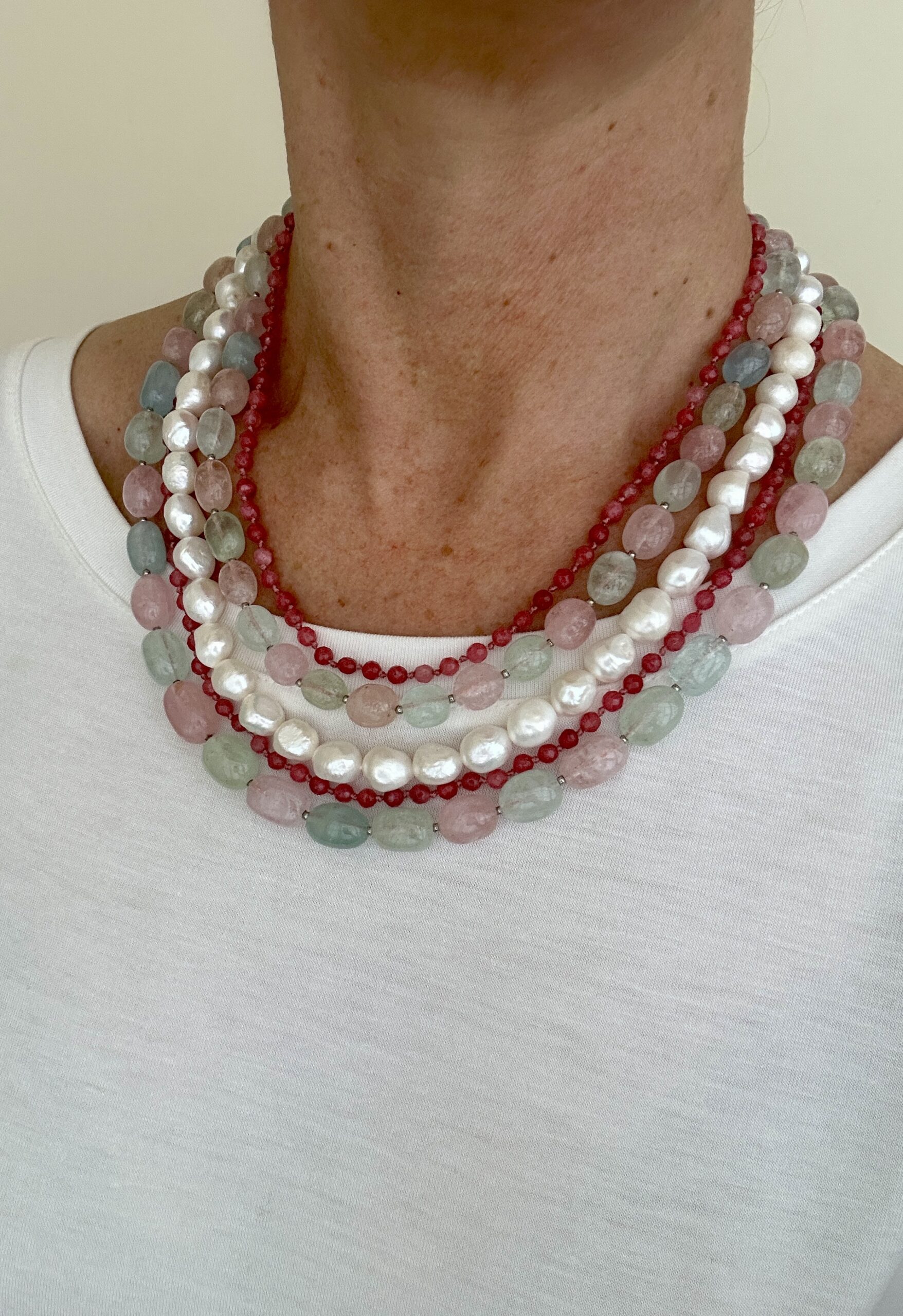 Girocollo a 5 fili in morganite e perle coltivate