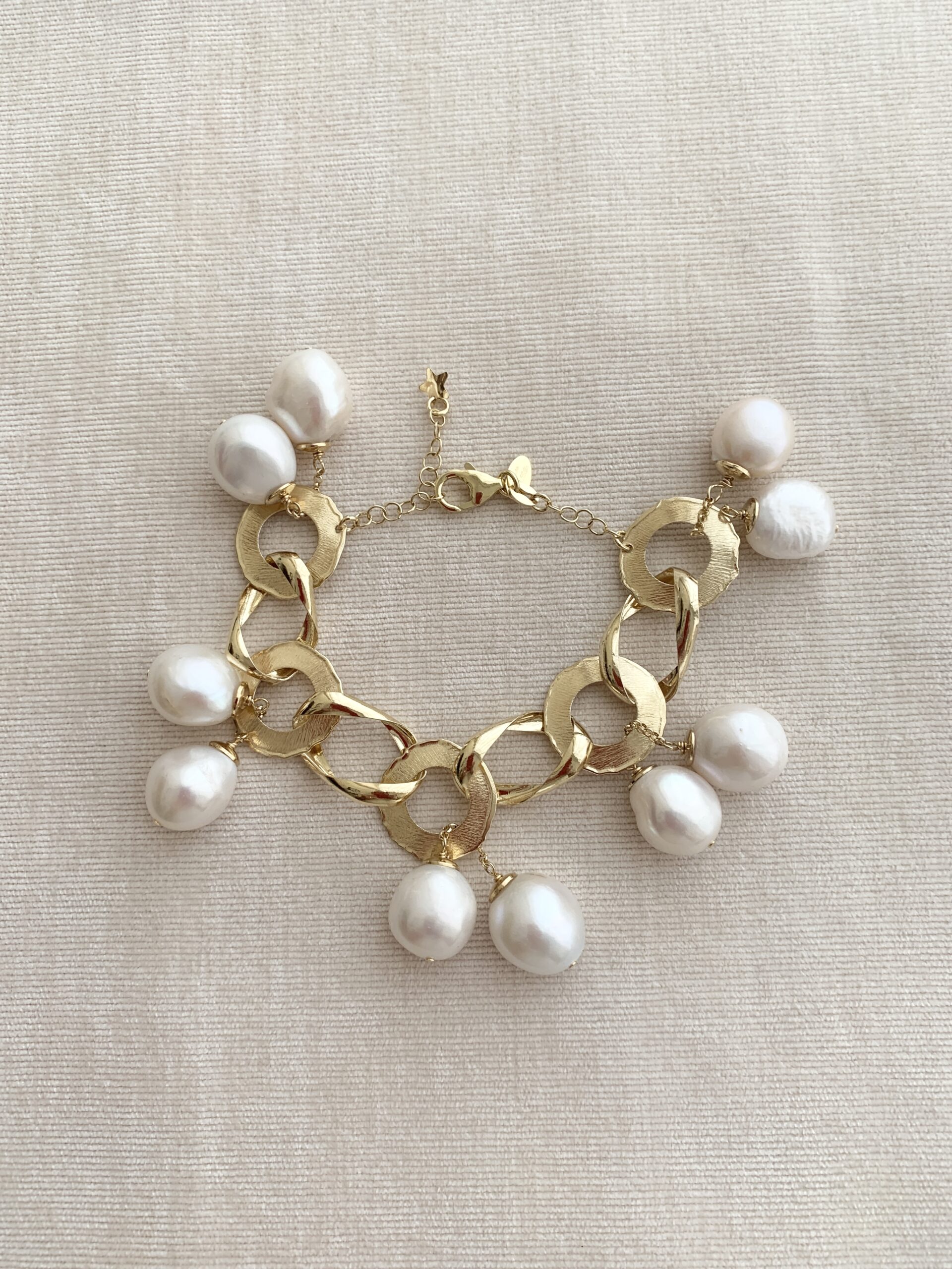 Bracciale in perle coltivate e argento placcato oro giallo