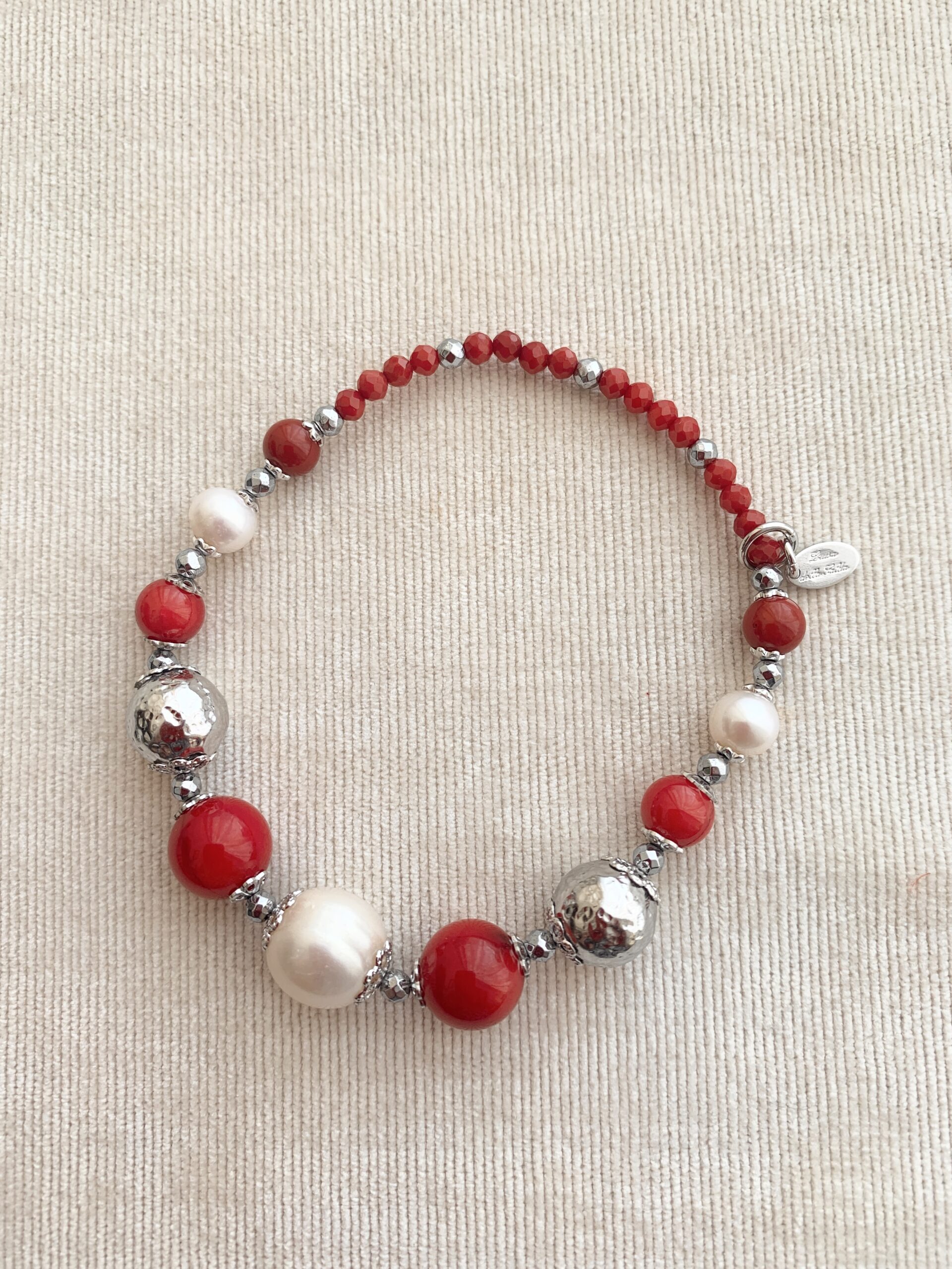 Bracciale in corallo bamboo e perle coltivate, argento rodiato