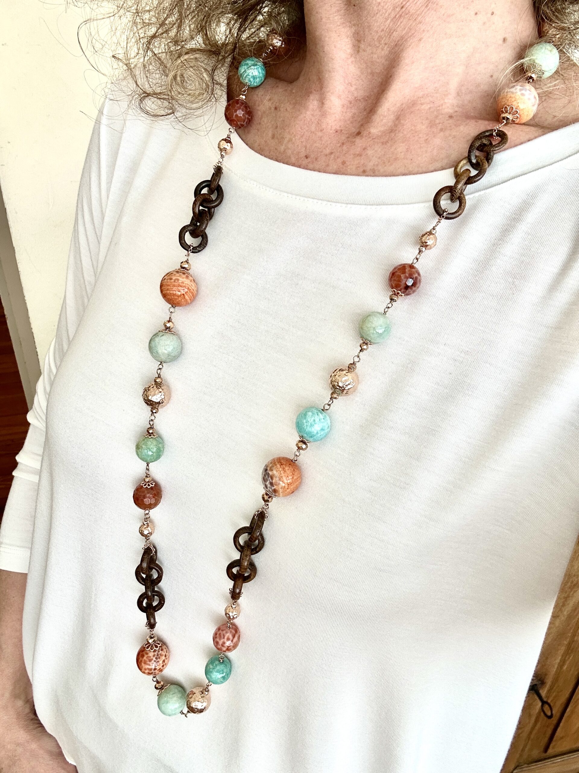 Collana in agata africana, amazzonite e legno, argento placcato oro rosa