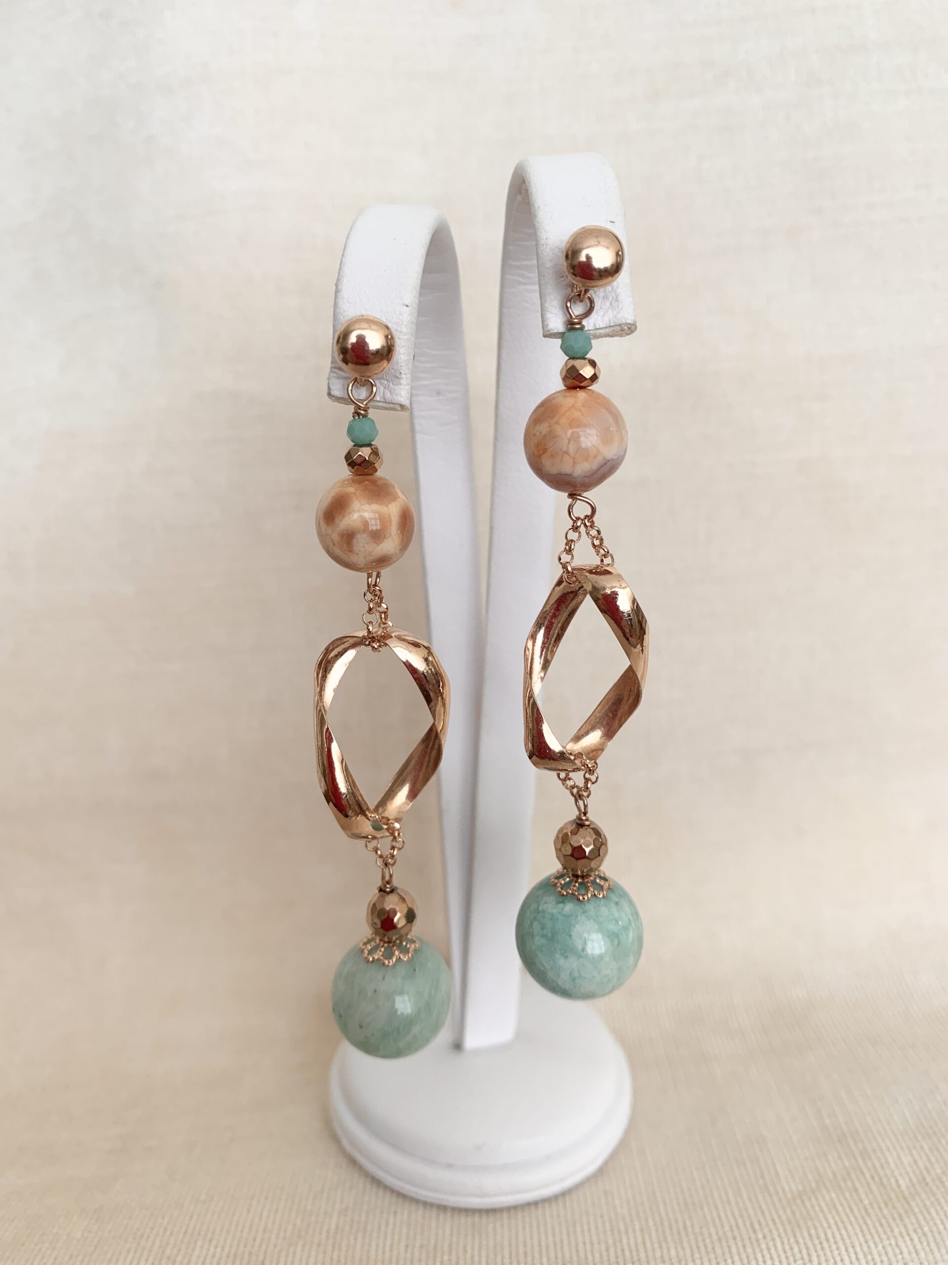 Orecchini in amazzonite, agata africana e argento placcato oro rosa. Realizzabili anche con clip