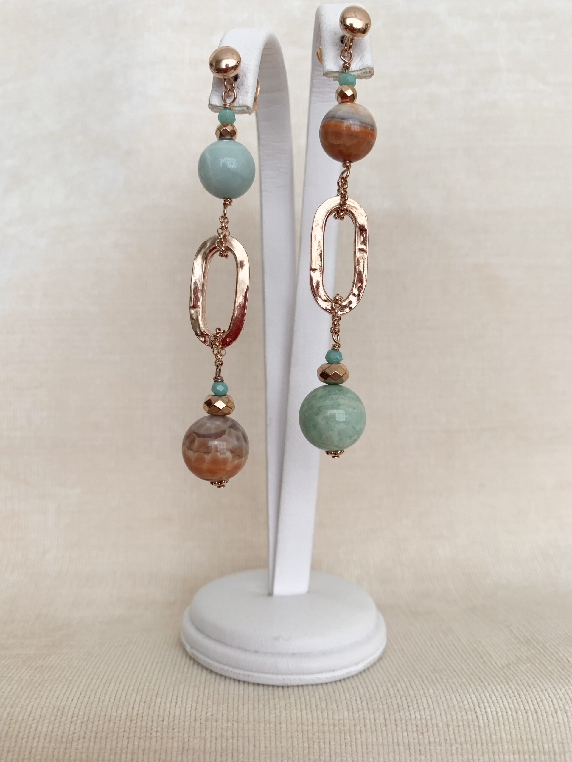 Orecchini in amazzonite e agata africana, argento placcato oro rosa. Realizzabili anche con clip