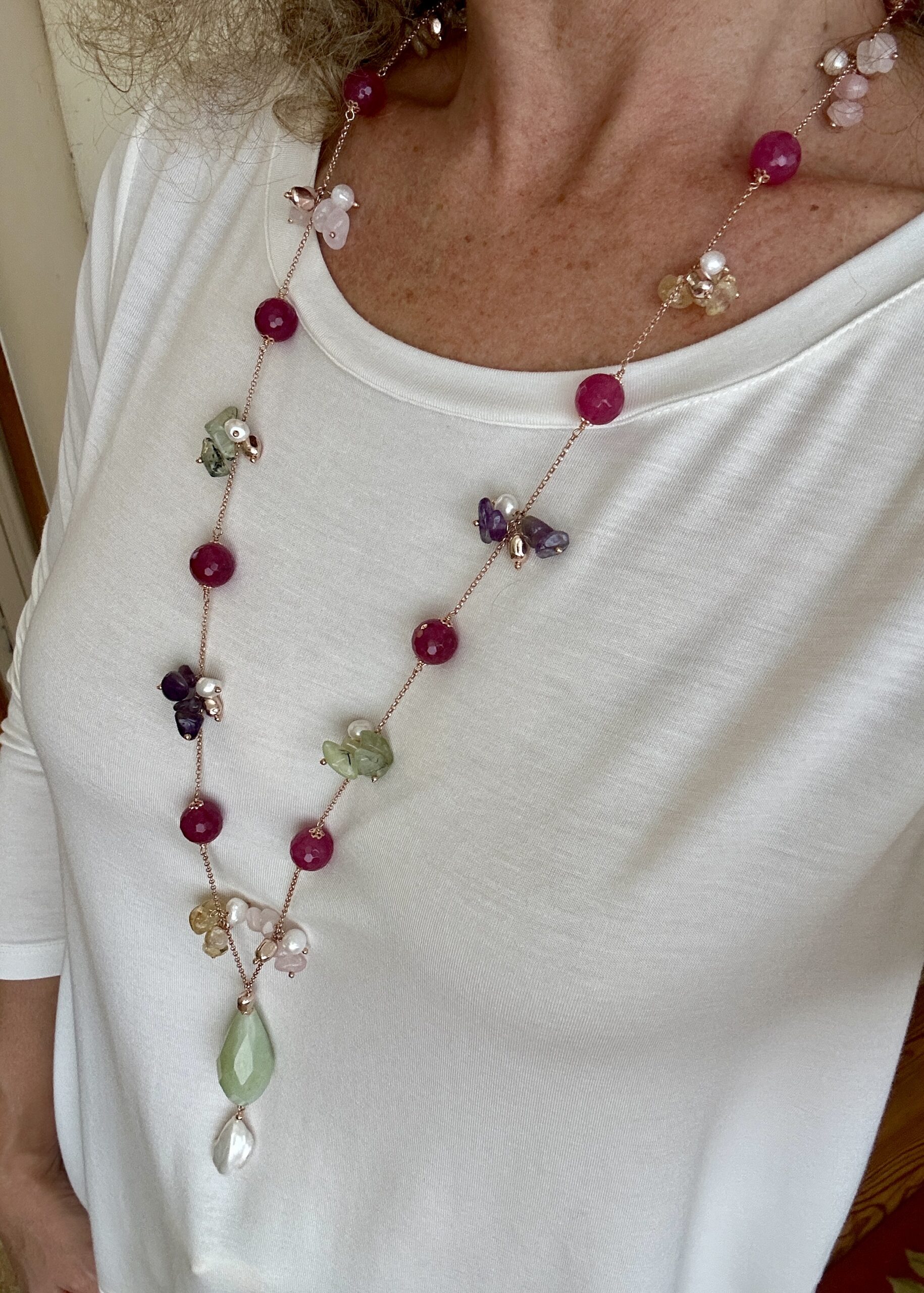 Collana in quarzo rosso e prenite, argento placcato oro rosa