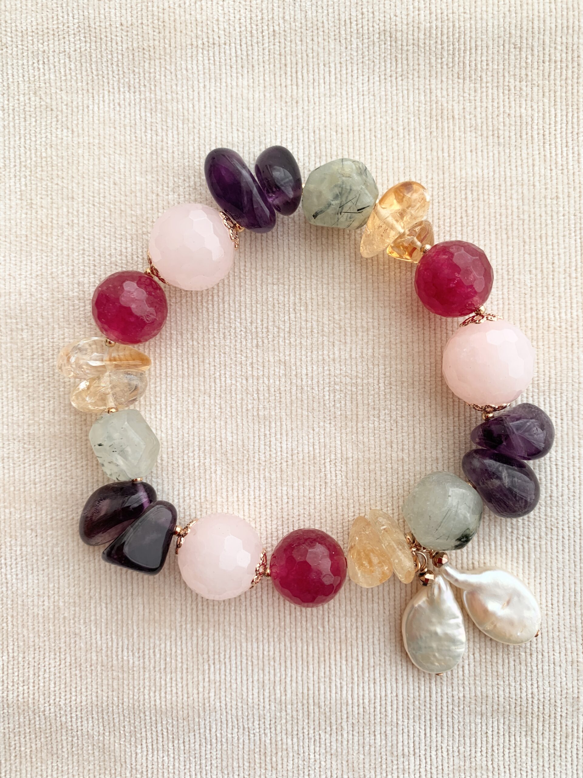 Bracciale in quarzi assortiti e perle coltivate, argento placcato oro rosa