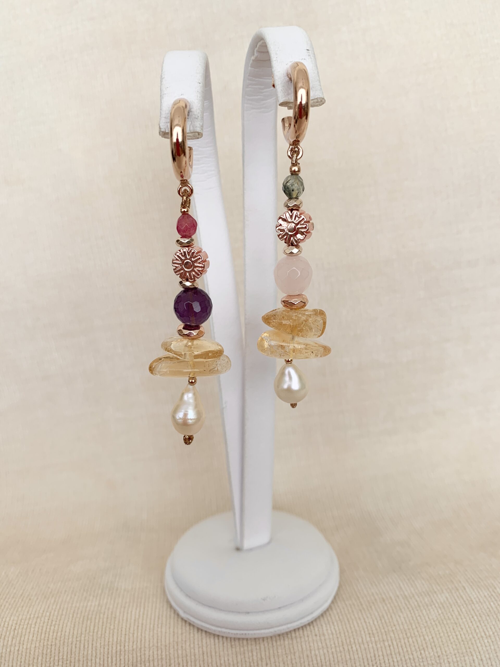 Orecchini in quarzi assortiti e perle coltivate, argento placcato oro rosa