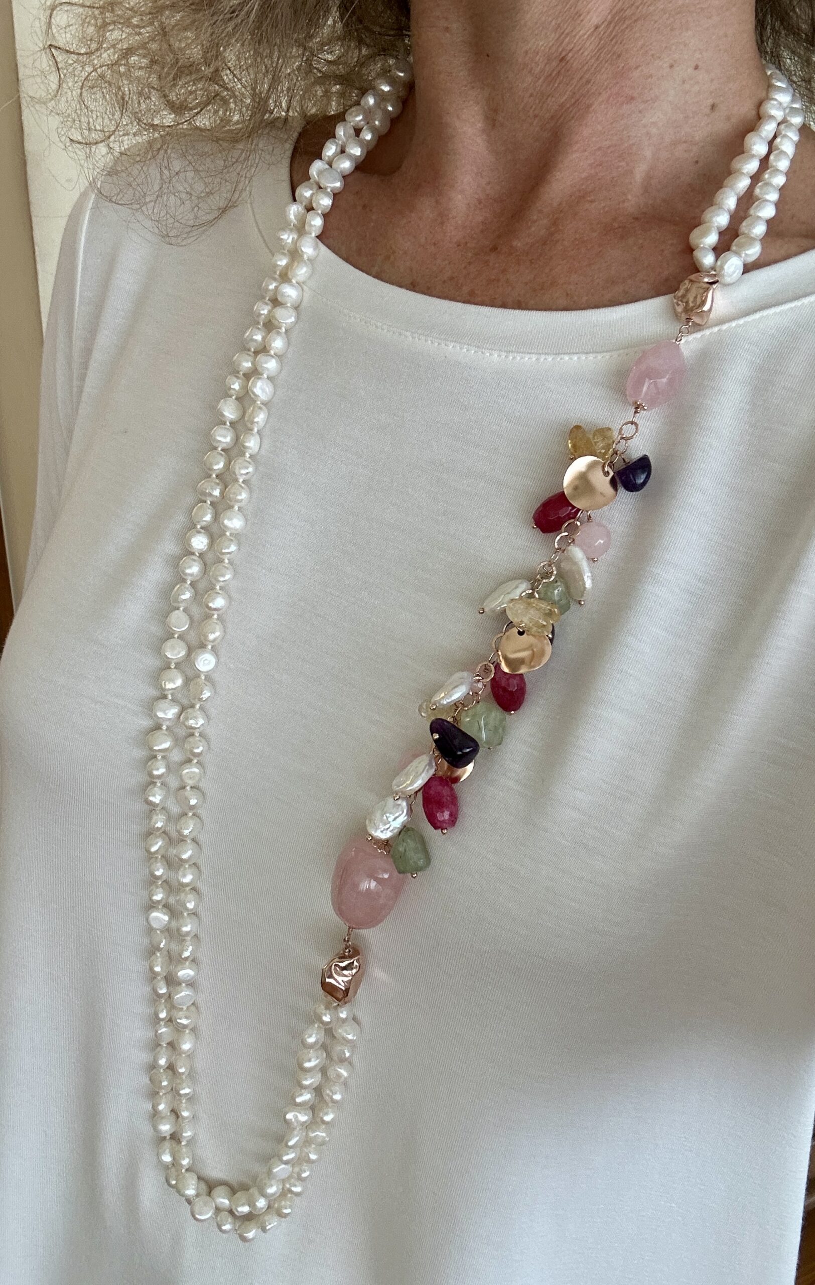 Collana a due fili in perle coltivate e quarzi assortiti, argento placcato oro rosa