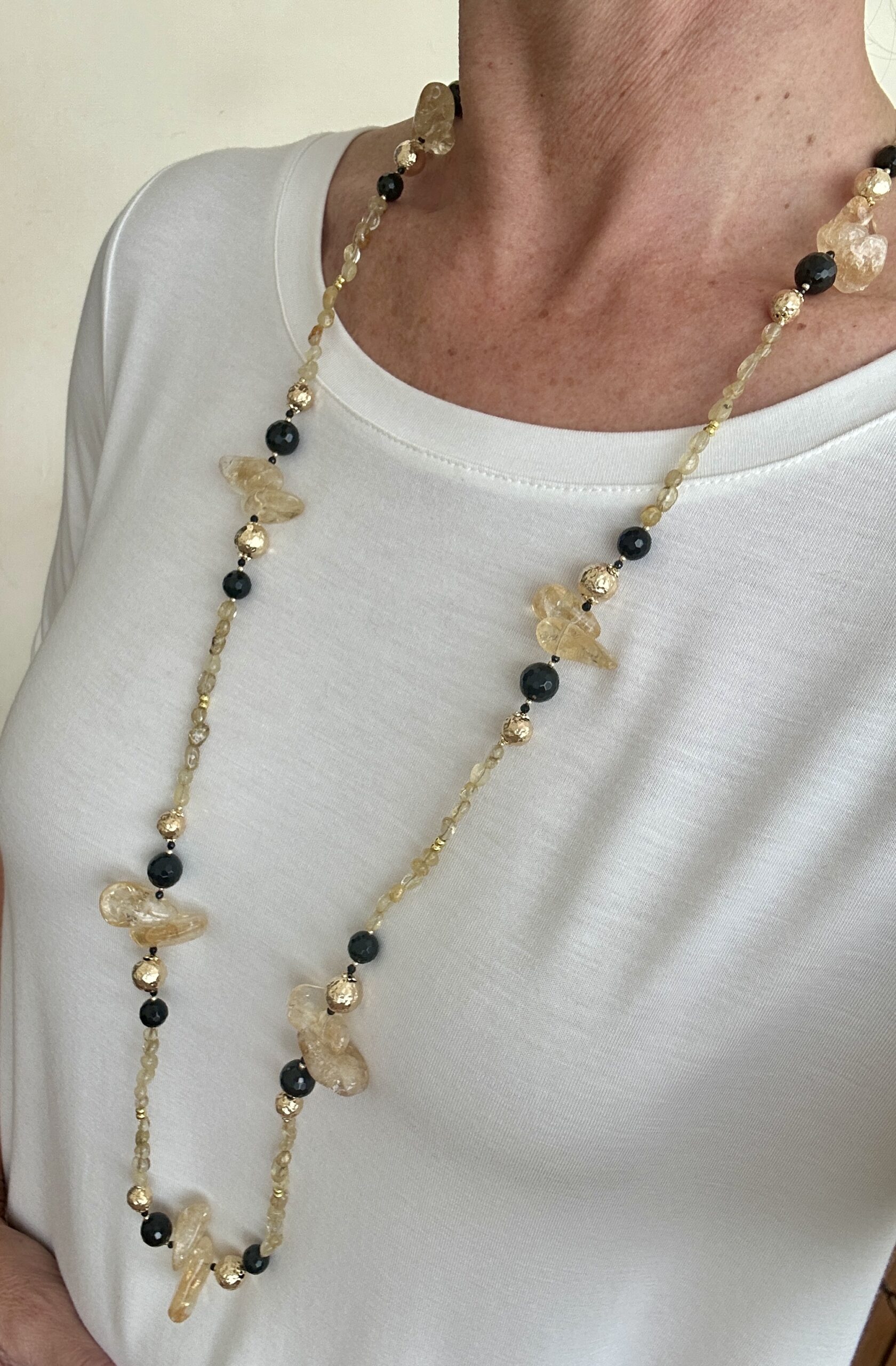Collana in quarzo citrino, agata nera e argento placcato oro giallo