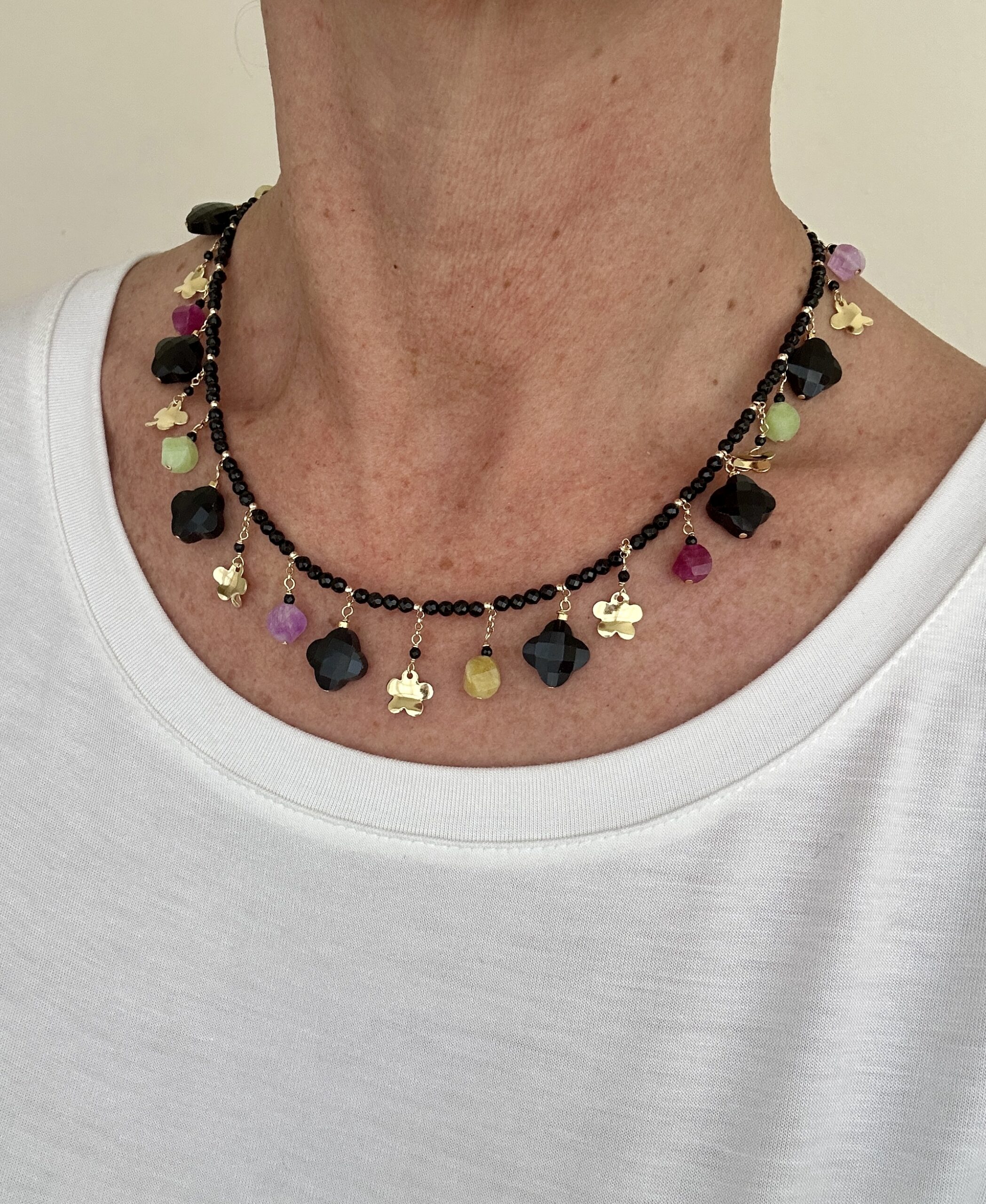 Girocollo in agata nera e giade multicolor, argento placcato oro giallo