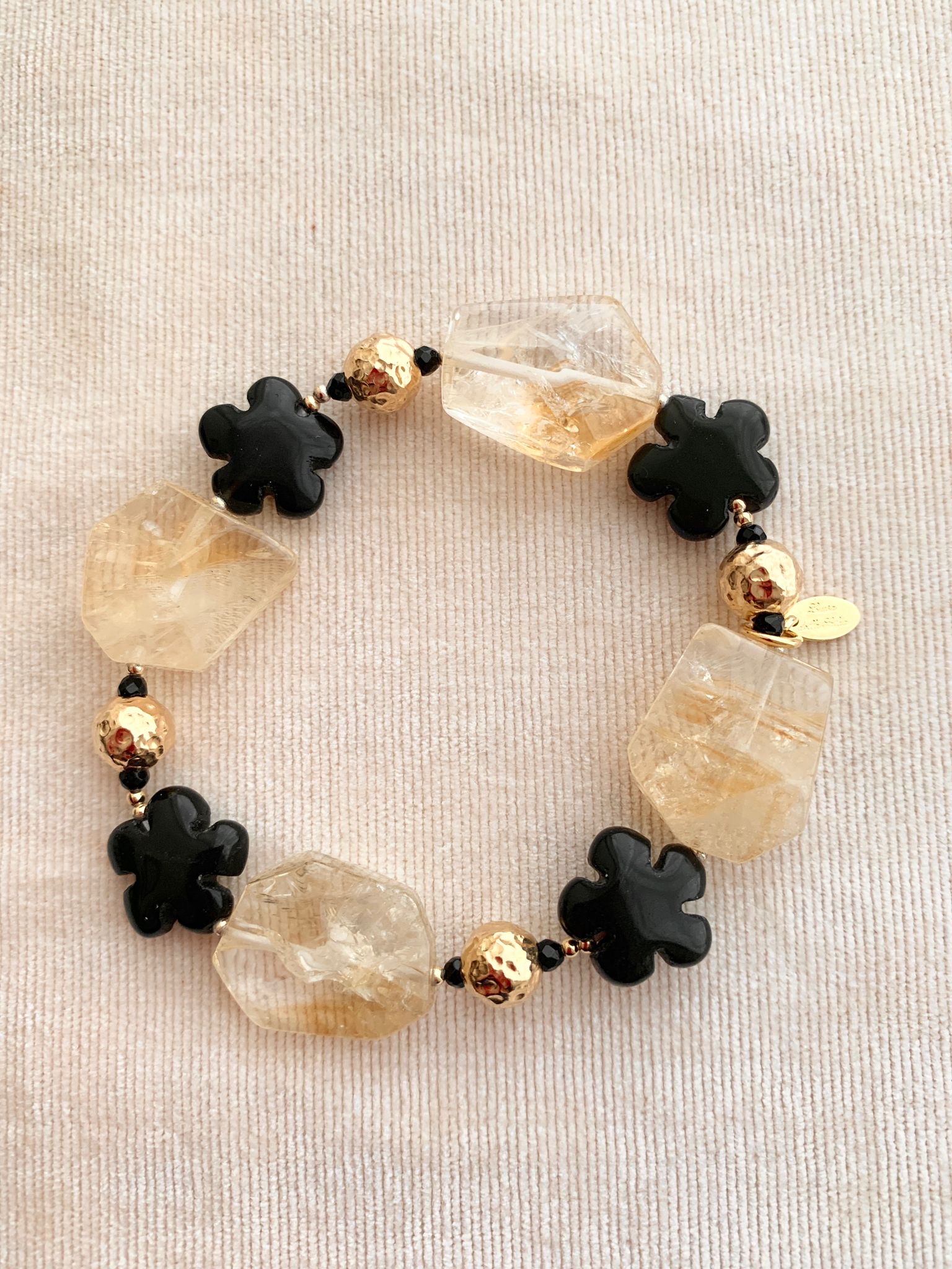 Bracciale quarzo citrino, agata nera e argento placcato oro giallo