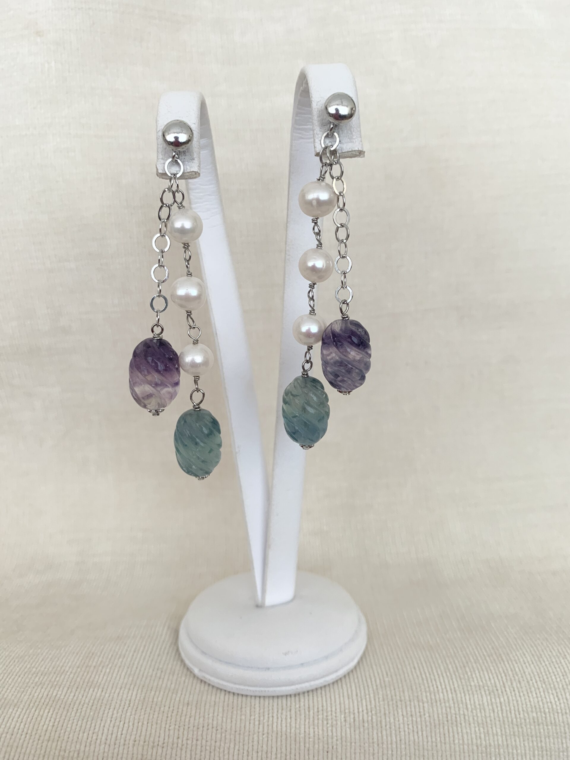 Orecchini due fili perle coltivate, fluorite e catena argento. Realizzabili anche con clip